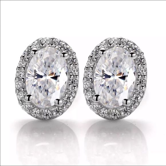 2ct 18K white gold oval halo Diamond stud earrings - Picture 1 of 6